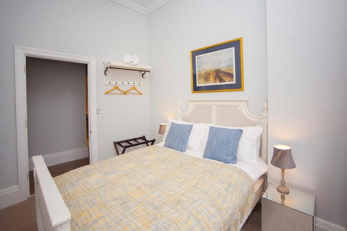 Stylish City Centre Apartment - באת' מראה חיצוני תמונה